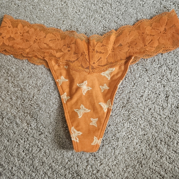 Pink Thong with butterflies - Picture 3 of 3